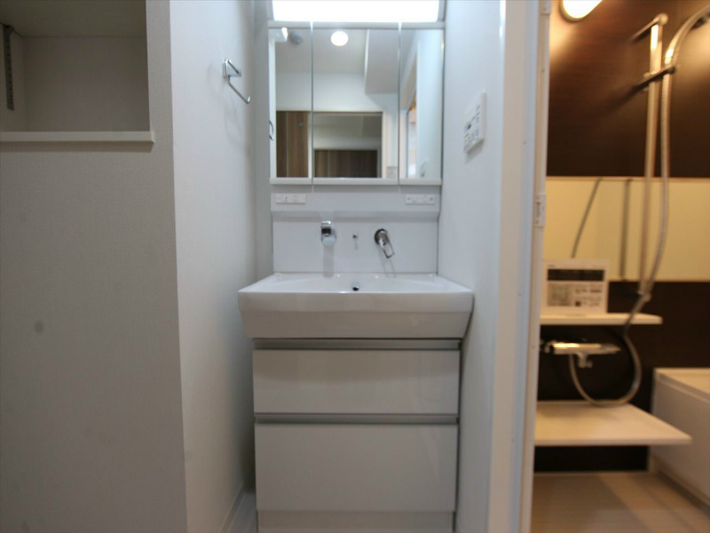 洗面設備　脱衣所　独立洗面台（シャンプードレッサー）洗濯機用意できます