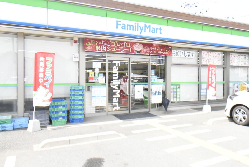 コンビニ　ファミリーマートさいたま大門上店（コンビニ）まで325m