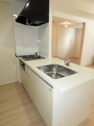 キッチン　人気の対面システムキッチンタイプです。