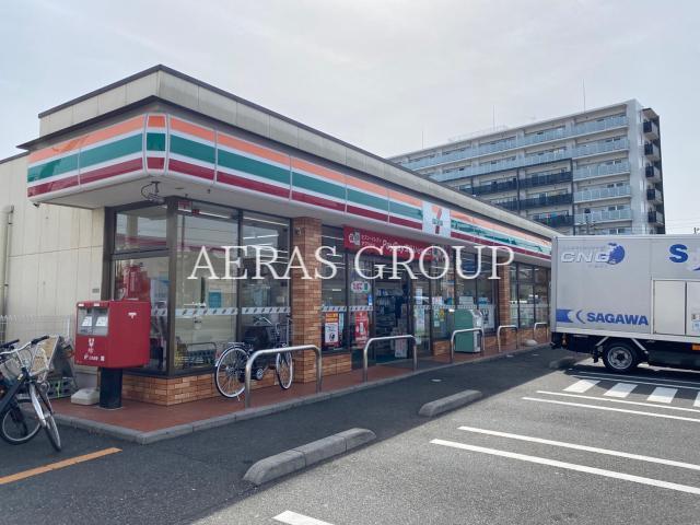 コンビニ　セブンイレブン足立江北橋東店（コンビニ）まで181m