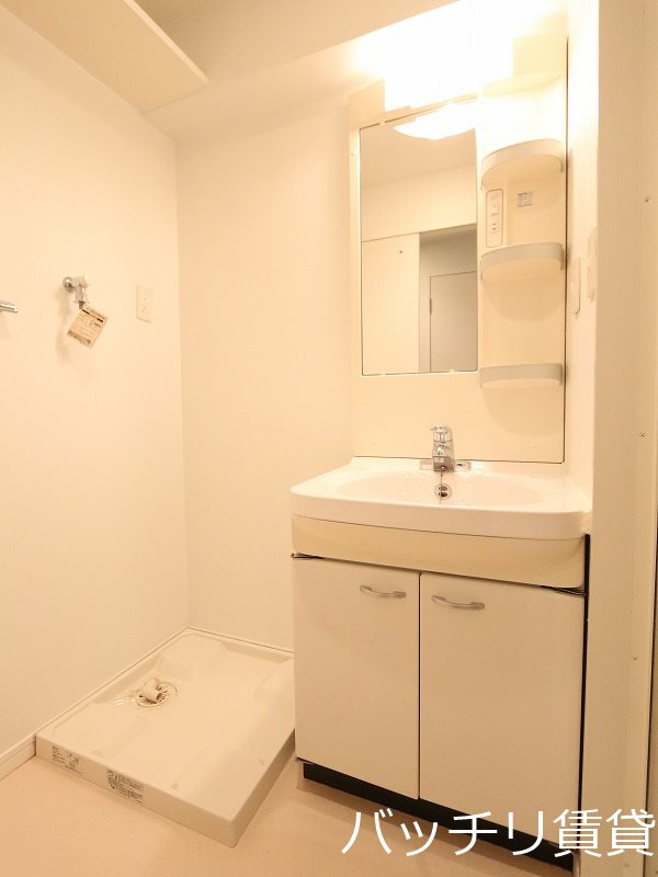 洗面設備　画像は別号室イメージの為、現況を優先いたします。