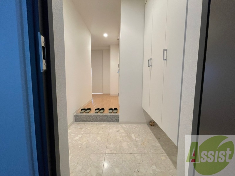 玄関　玄関です。白を基調としていて清潔感があります！