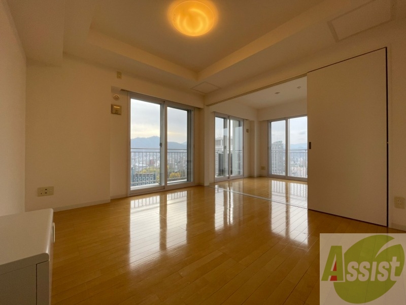 居室・リビング　広くてキレイなお部屋が広がっていて、充実した生活が送れそう。