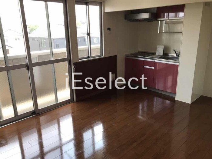 居室・リビング　南東向きで明るいリビングです