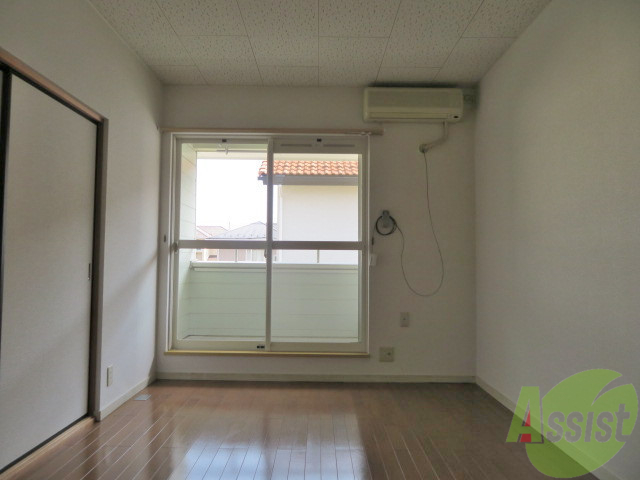 居室・リビング　白基調のお部屋は、部屋が明るく広く感じますね。