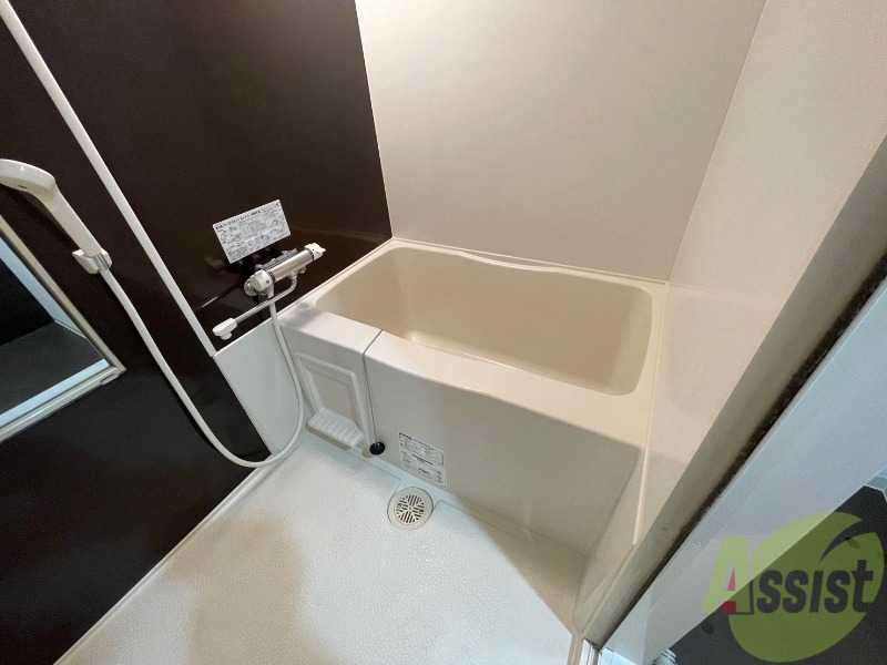 バス・シャワールーム　お風呂になります。一日の疲れを癒してくださいね。