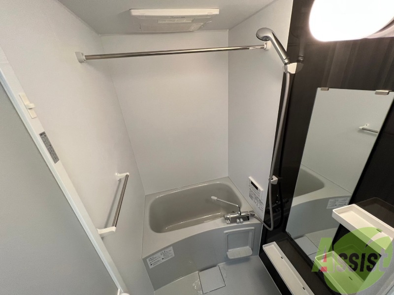 バス・シャワールーム　清潔感のある浴室ですね。機能性も使い勝手も良さそうです。