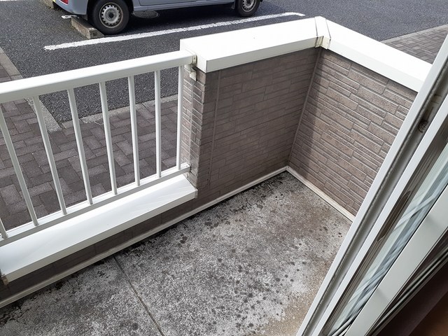 バルコニー　同建物別号室