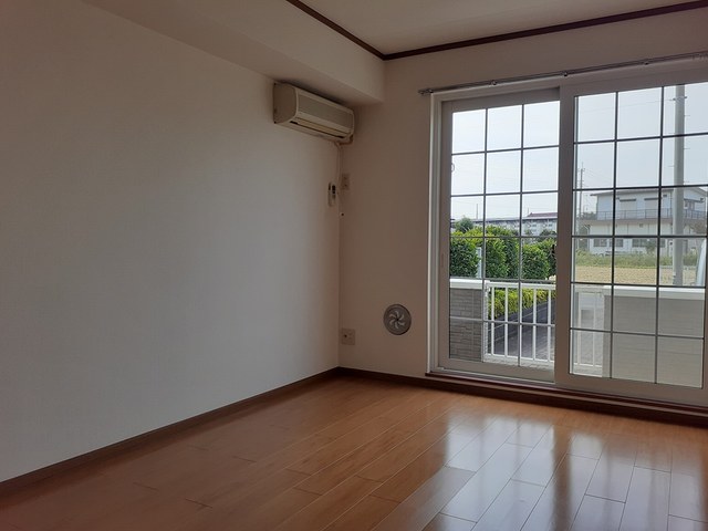 居室・リビング　同建物別号室