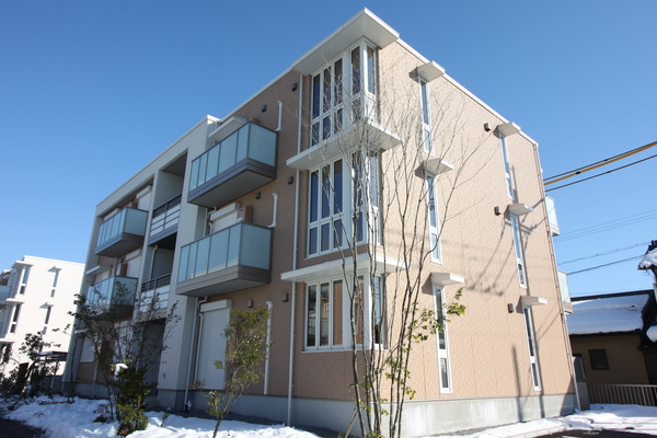 建物外観　重量鉄骨造！