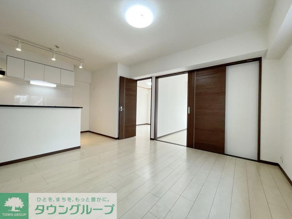 居室・リビング　※別部屋参考写真です