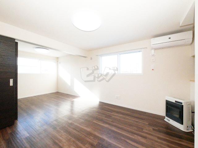 居室・リビング　広々とした玄関です♪