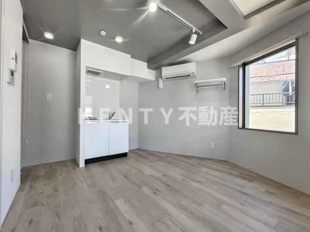 その他部屋・スペース　広くて明るい寝室