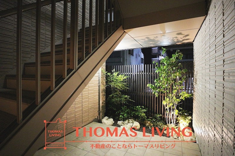 ロビー　オシャレな装飾が外構・共用部に施されるのもシャーメゾンの特徴