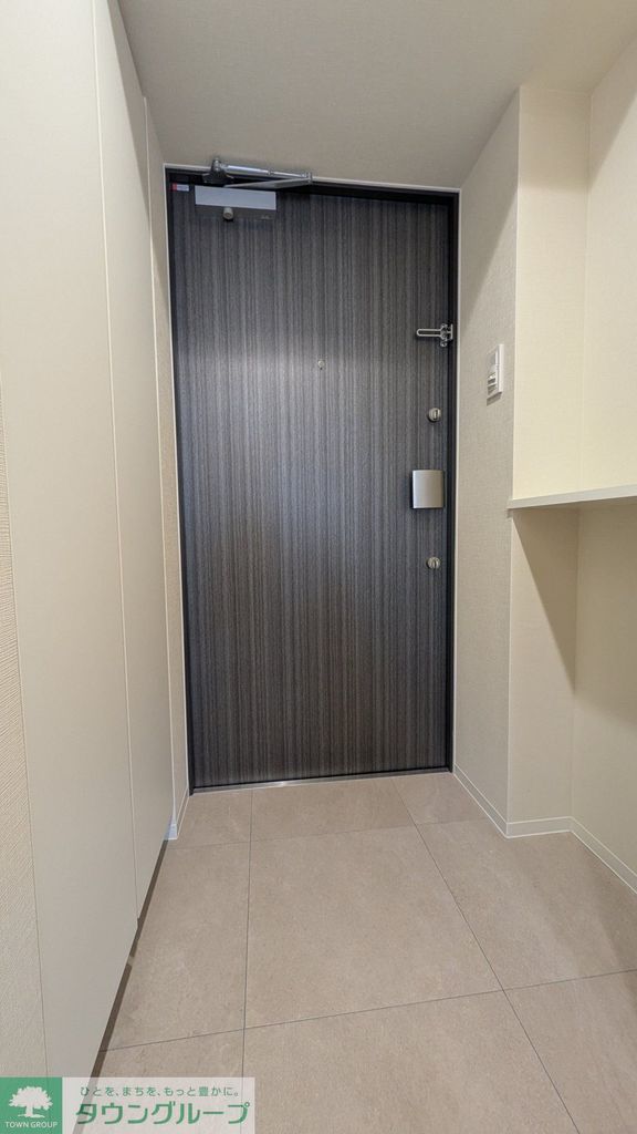 玄関　同物件別部屋写真