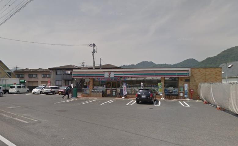 コンビニ　セブンイレブン（コンビニ）まで866m