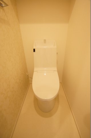 トイレ　温水洗浄便座です。