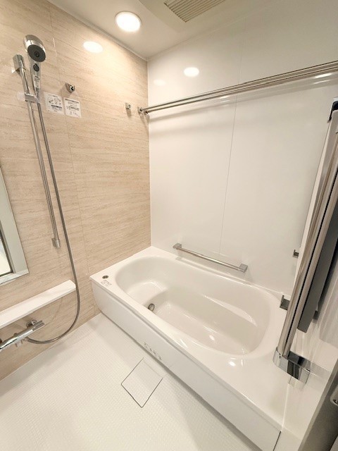 バス・シャワールーム　浴室乾燥機、追焚機能