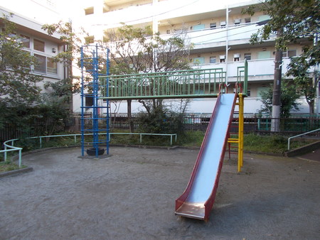 公園　池袋本町三丁目第2児童遊園（公園）まで824m