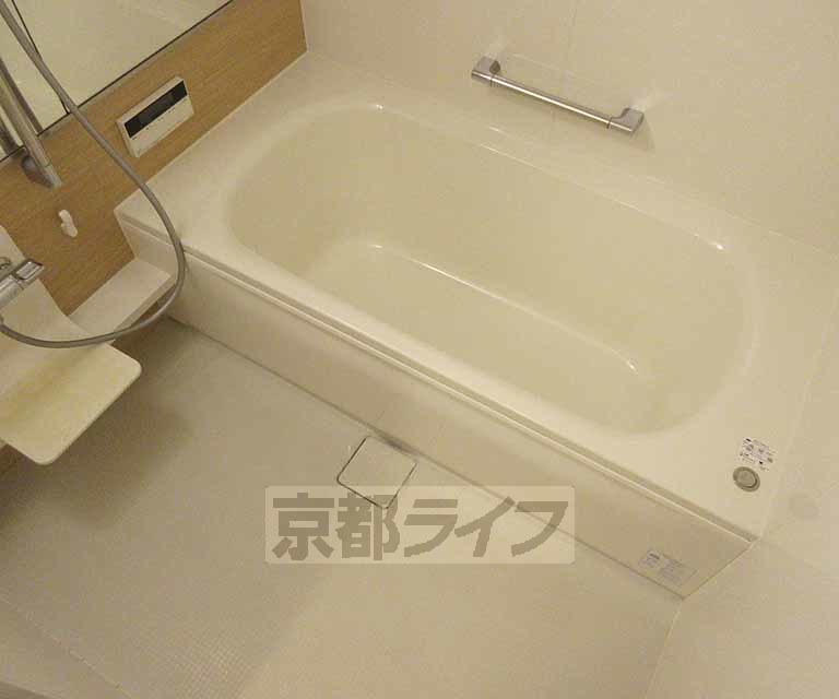 バス・シャワールーム　ゆったり浸かれる湯船です！