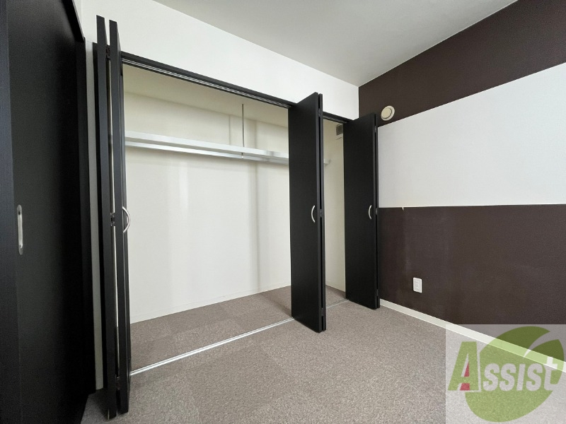 収納　寝室の収納です。部屋がすっきり片付きます。