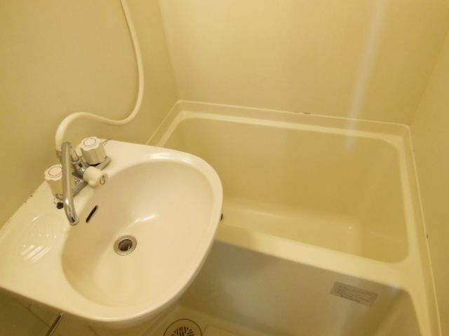 バス・シャワールーム　＊別部屋の参考写真です。