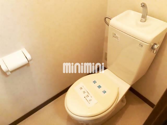 トイレ　別号室の写真となります。