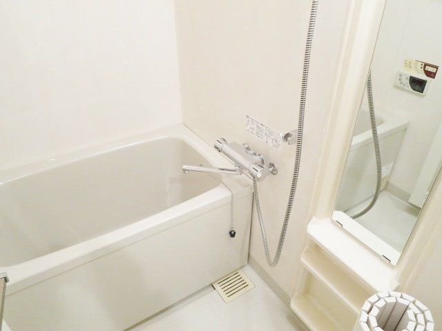 バス・シャワールーム　※同タイプの別のお部屋です。