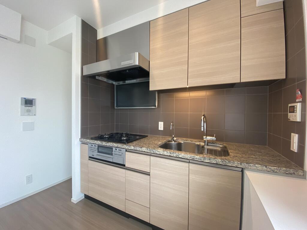 キッチン　※別タイプ参考写真