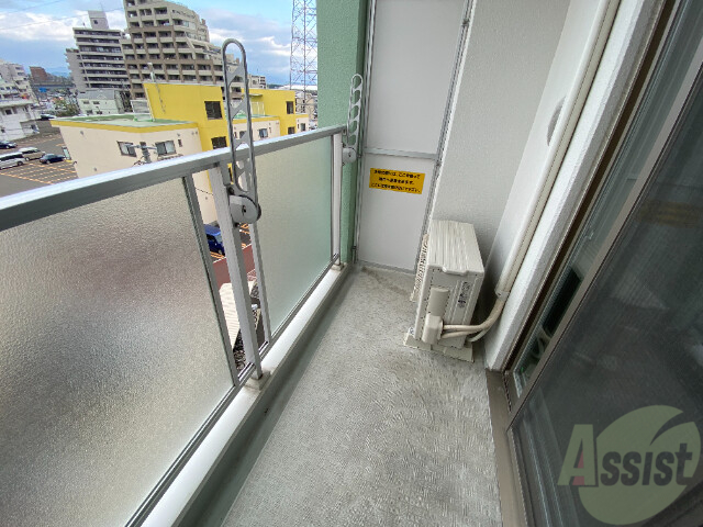 バルコニー　こちらはバルコニー。洗濯物が干せるようになっています。