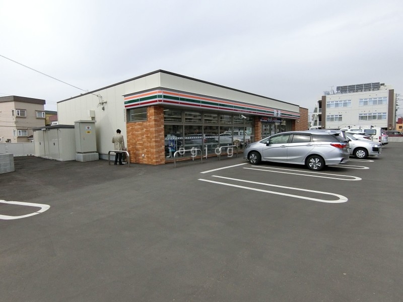 コンビニ　セブン-イレブン東札幌1条4丁目店（コンビニ）まで589m