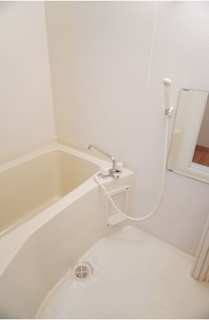 バス・シャワールーム　反転イメージ画像