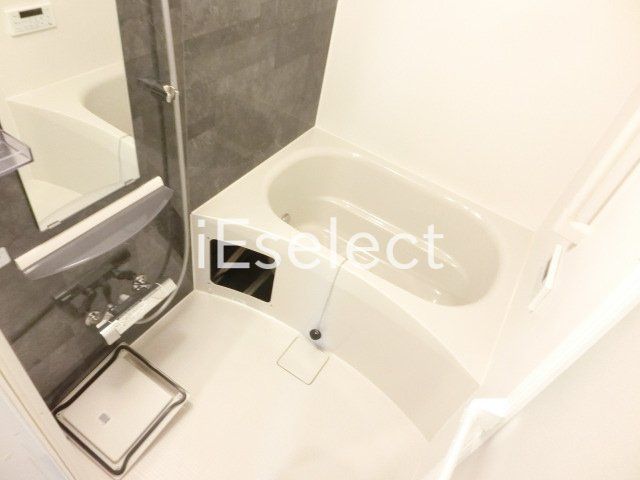 バス・シャワールーム　浴室乾燥機付きバスルームです