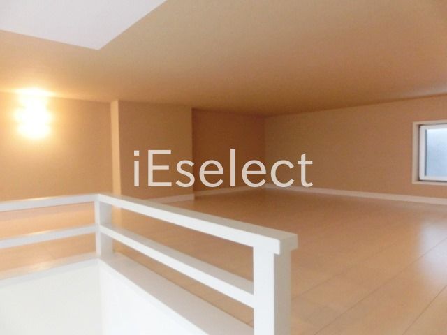 その他部屋・スペース　ひろびろロフトは窓があっておしゃれ