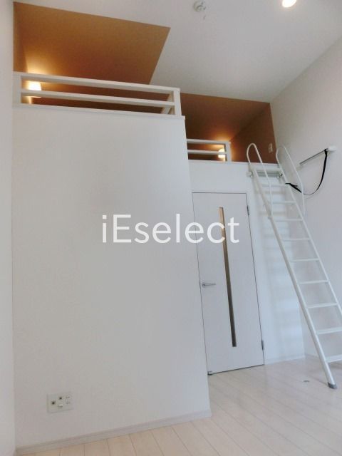 その他　天井が高く広いロフトがございます