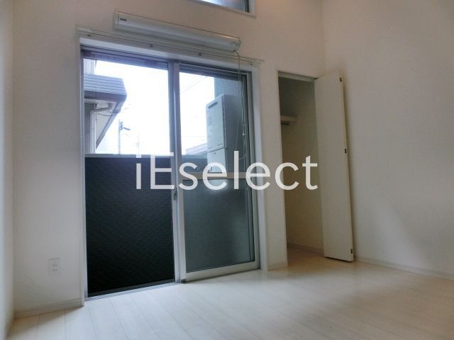 居室・リビング　白を基調としたお部屋です