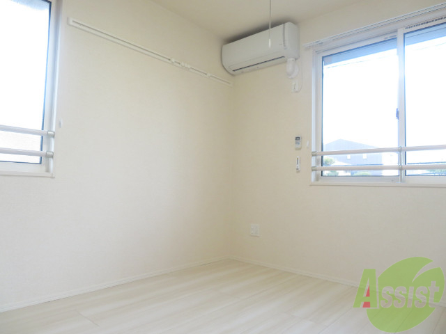 その他部屋・スペース　こちらのお部屋も日差しが入り明るいお部屋ですよ