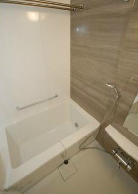 バス・シャワールーム　追い焚き機能付き☆