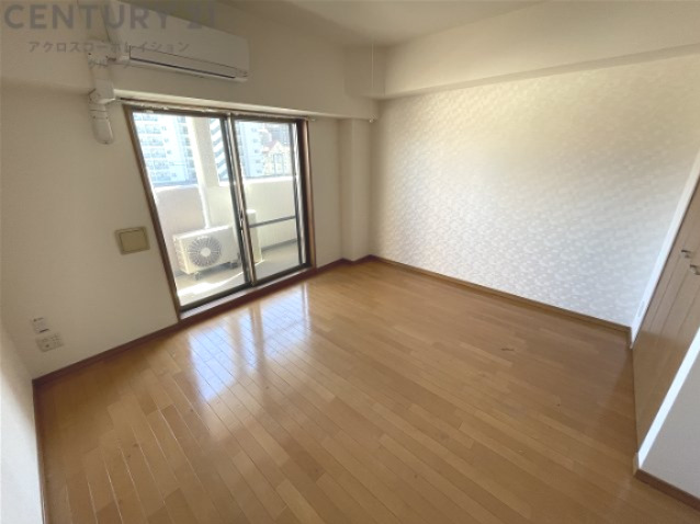 居室・リビング　南向きの8.1帖の洋室です♪