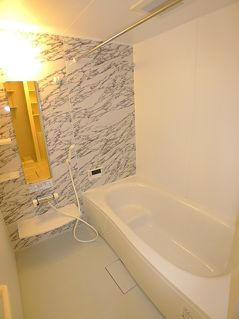 バス・シャワールーム　おしゃれなバスルーム