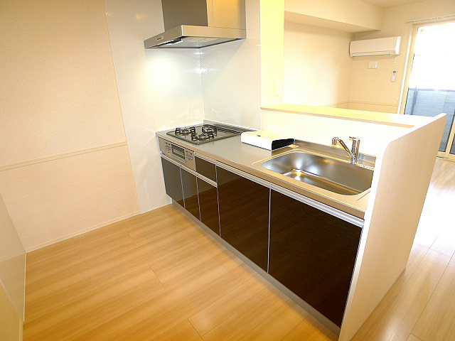 キッチン　3口コンロシステムキッチン