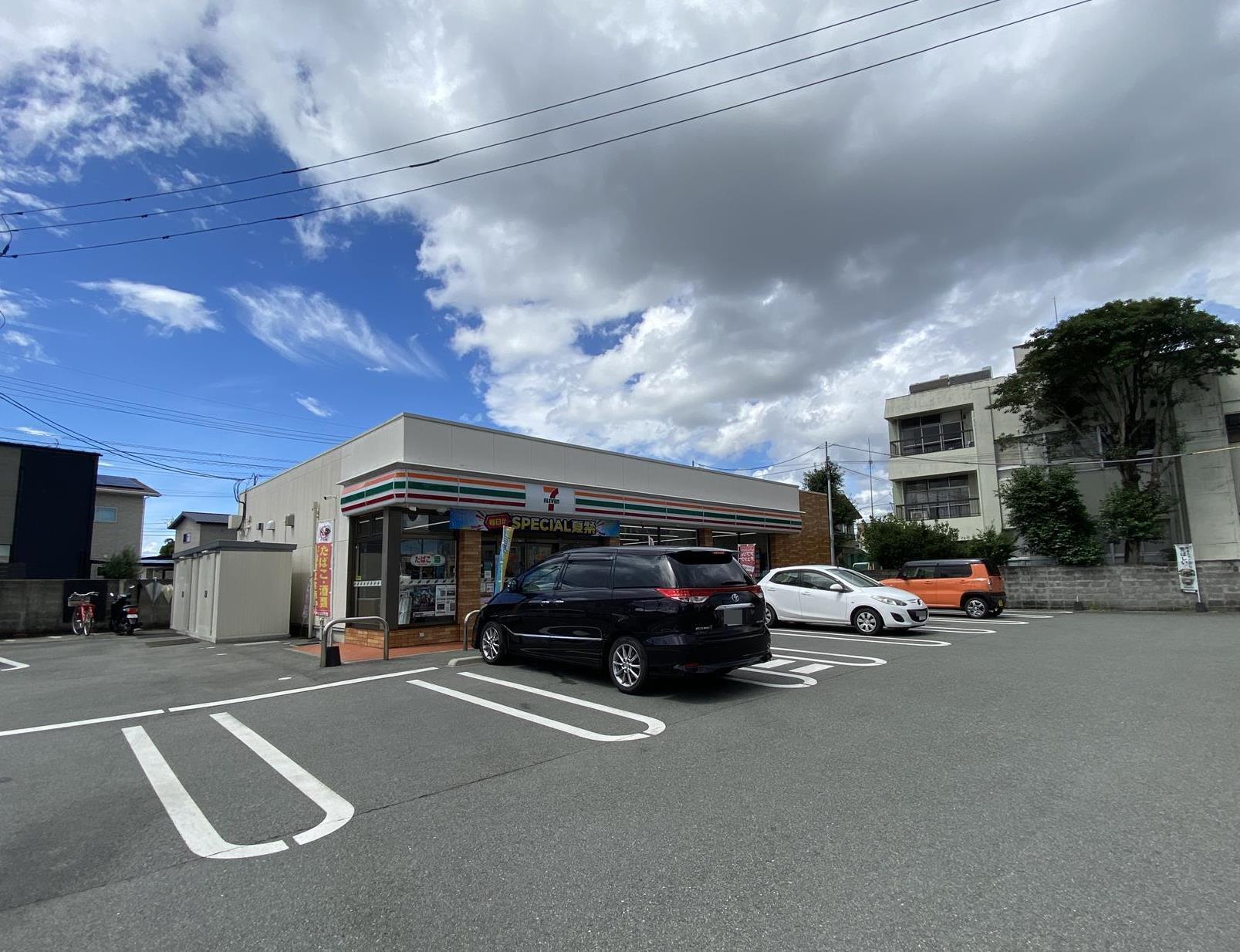 コンビニ　セブンイレブン熊本灰塚店（コンビニ）まで438m
