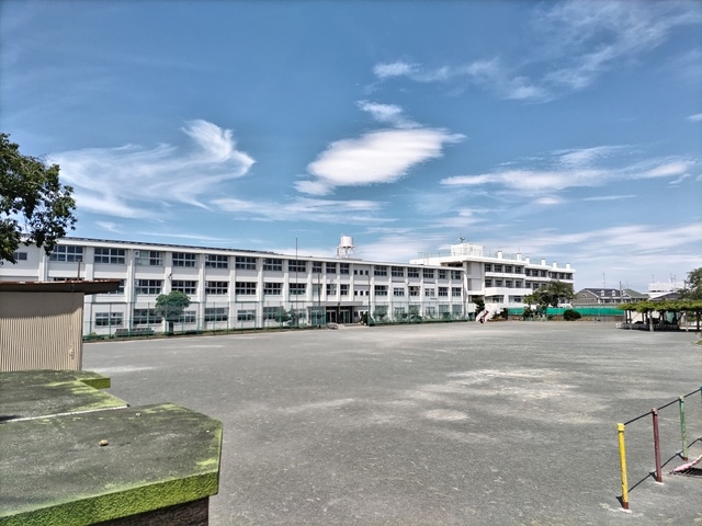 小学校　神奈川県伊勢原市立伊勢原小学校（小学校）まで200m