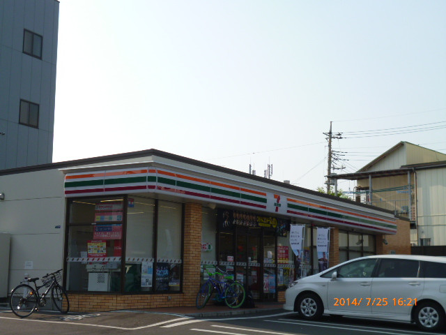 コンビニ　セブンイレブン伊勢原１丁目店（コンビニ）まで450m