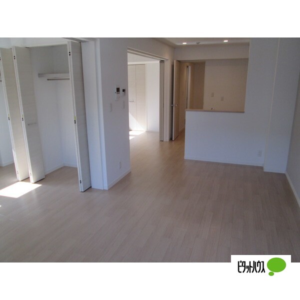 居室・リビング　※他のお部屋の写真です。