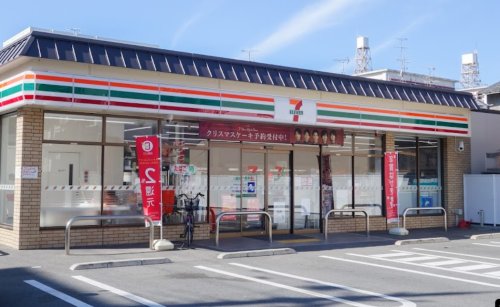 コンビニ　セブンイレブン 西院春日通六角店（コンビニ）まで561m