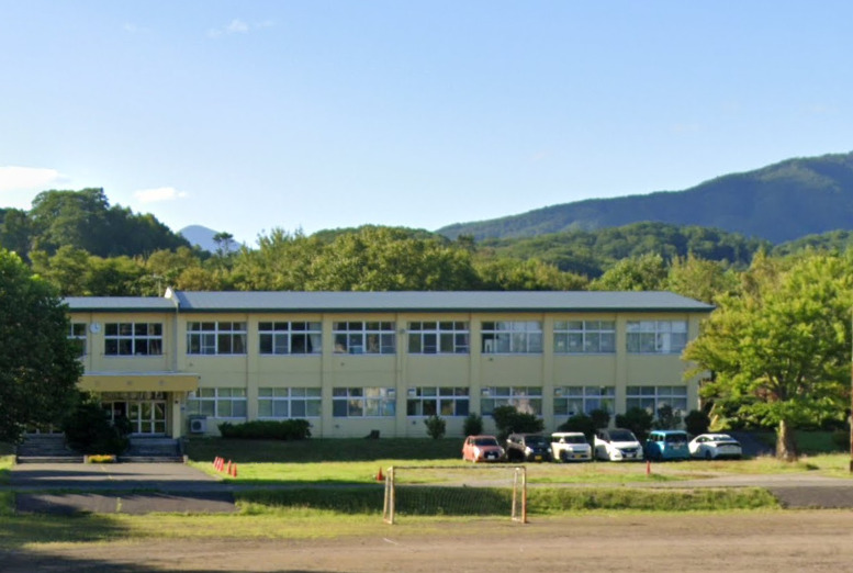 小学校　登別市立登別小学校（小学校）まで522m