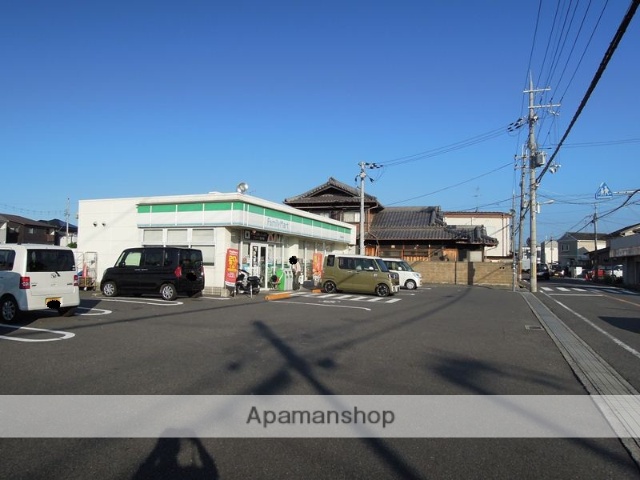 コンビニ　ファミリーマート（コンビニ）まで486m