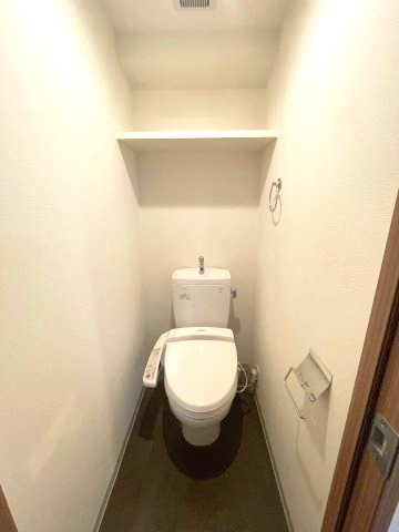 トイレ　イメージとして同建物他部屋を表示しています