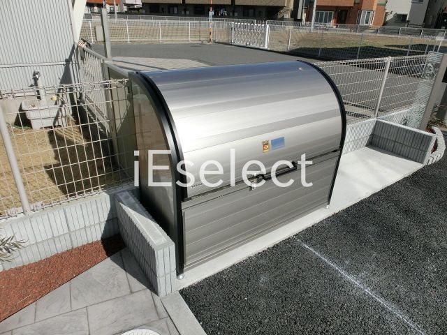 その他共有部分　敷地内にゴミ捨て場があるので便利ですね